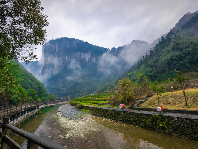 春季湖南吉首市矮寨鎮德夯苗寨_5470德夯苗寨赴風景名勝區矮寨大橋