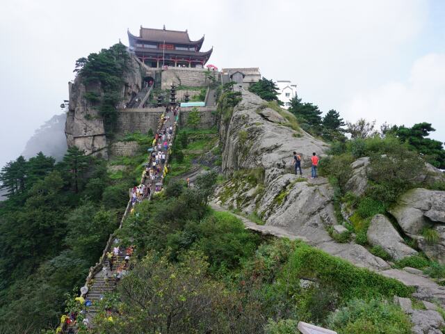 天台景區是九華山旅遊區最著名的景點,其中天台峰是九華山的主峰,海拔