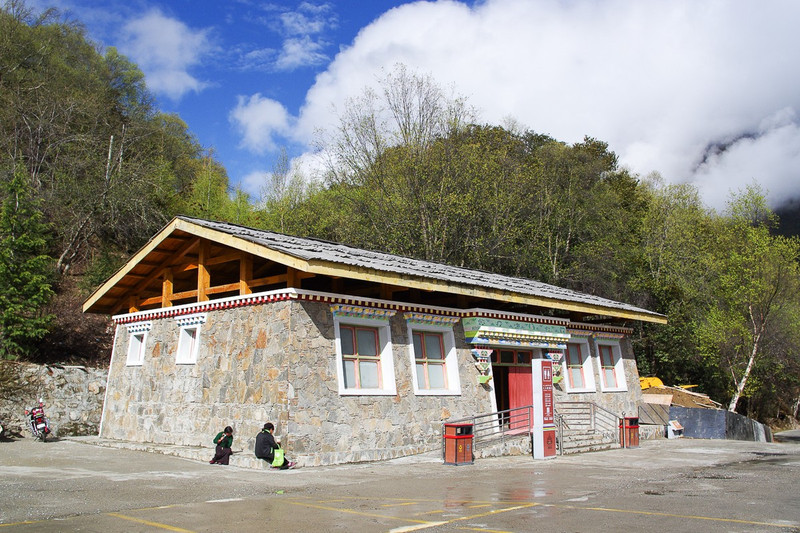 巴松措湖心岛在西藏几天去过的最好的公共厕所巴松措湖心岛路上偶遇一