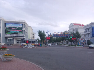 布尔津河堤夜市