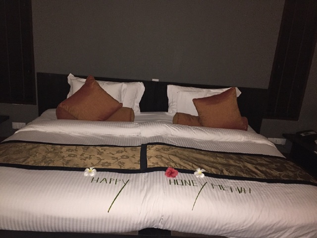 沙屋,超大床,两个双人床拼一起滴