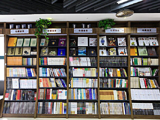 蔚蓝书店（成都双流国际机场国际国内到达厅）