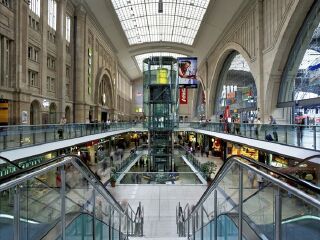 百联奥特莱斯广场