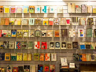 Page One（香港国际T1六层离港层东大堂）