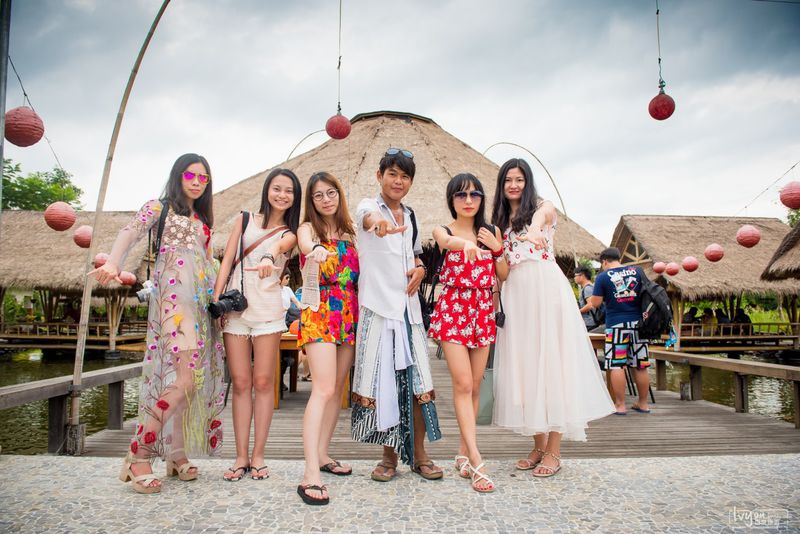 导游山鸡哥,无可替代的地位!五大美女簇拥