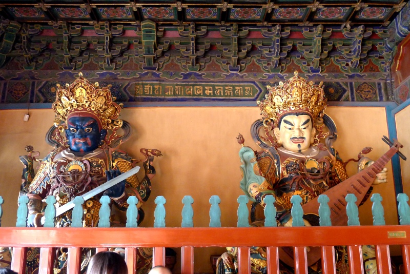 雍和宫是敬香礼佛和旅游观光的好去处