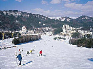 悬壁长城四季滑雪场