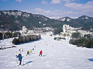 悬壁长城四季滑雪场