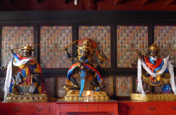 大威德怖畏金刚是藏传佛教密宗无上瑜伽部的本尊,又名"牛头明王",是