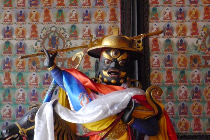 大威德怖畏金刚是藏传佛教密宗无上瑜伽部的本尊,又名"牛头明王",是