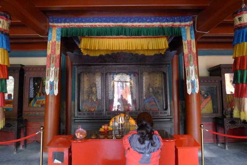 雍和宫是敬香礼佛和旅游观光的好去处