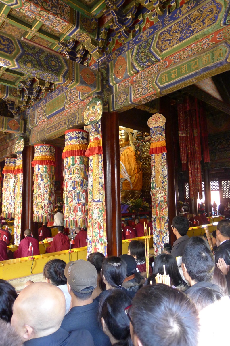 雍和宫是敬香礼佛和旅游观光的好去处