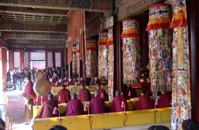 雍和宫是敬香礼佛和旅游观光的好去处