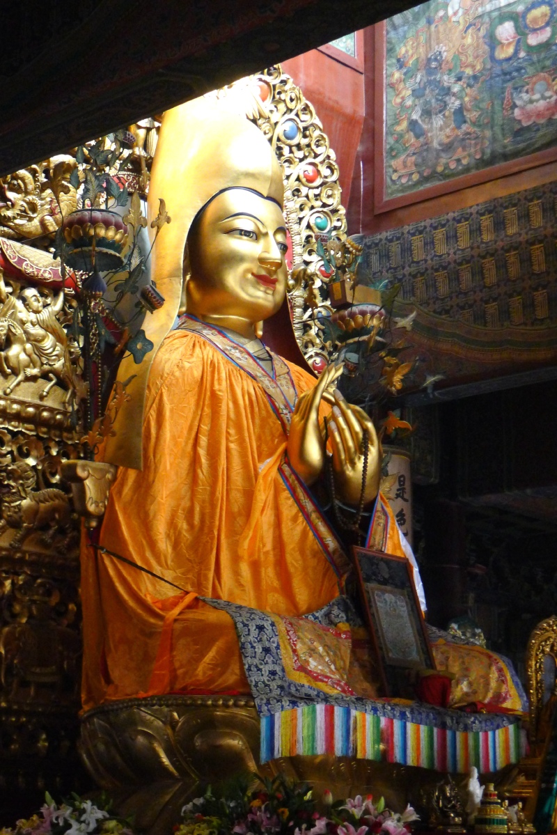 雍和宫是敬香礼佛和旅游观光的好去处