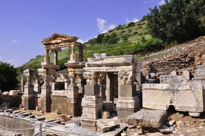 梅缪斯之碑,梅缪斯是罗马独裁者苏拉的孙子,是他从图蓬斯手中夺凰了