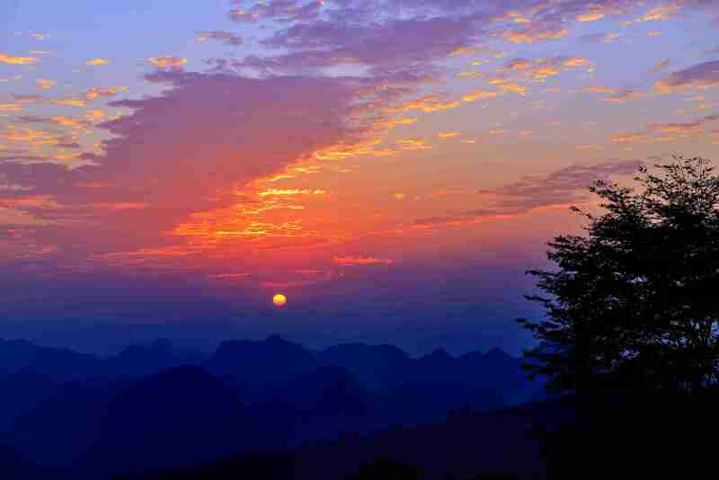 用一段时间,欣赏万山朝王_千年瑶寨游记_途牛