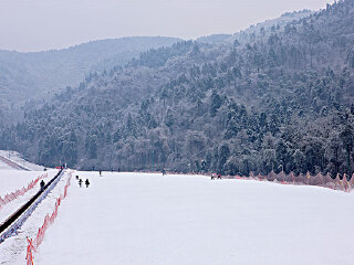  汗腾格里滑雪场