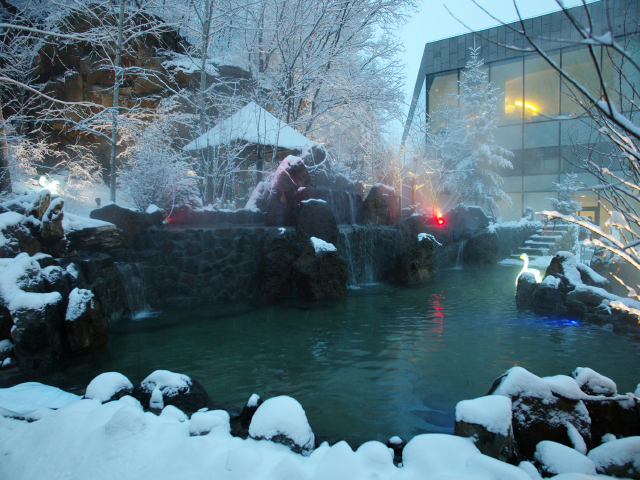哈尔滨-雪谷-雪乡-镜泊湖-长白山-雾凇岛双飞7日游>4人6人安排包炕