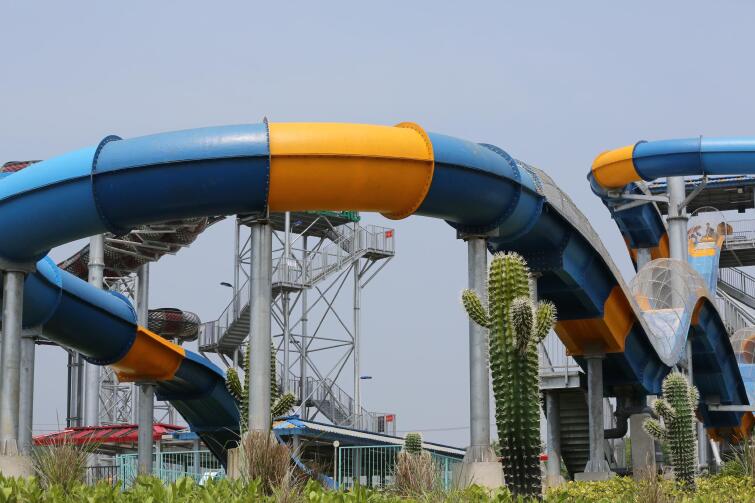 安吉欢乐风暴水上乐园