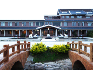  大连槐之乡庄园自驾2日游>购温泉票赠会馆客房或榻榻米 泡温泉 摘