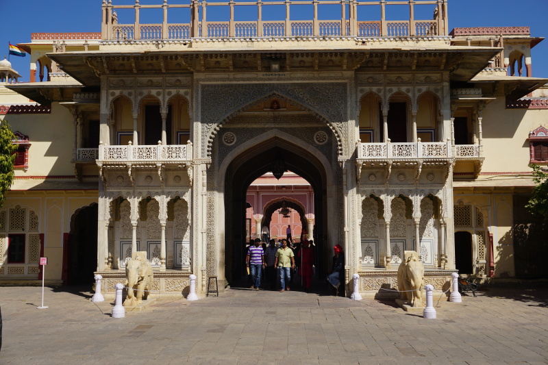 城市宫殿博物馆与天文台仅一墙之隔,参观完天文台出门就到.