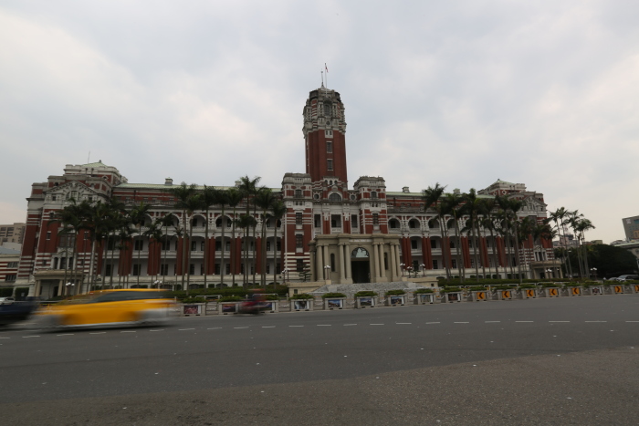 在台湾日本殖民统治时期启用时做为台湾总督府办公厅舍之用,建筑风格