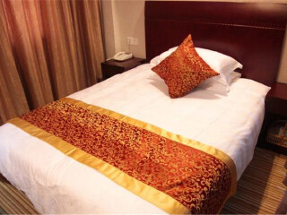  游青山湖景区含船含表演送琴湖飞瀑自驾2日游>宿临安碧海宾馆