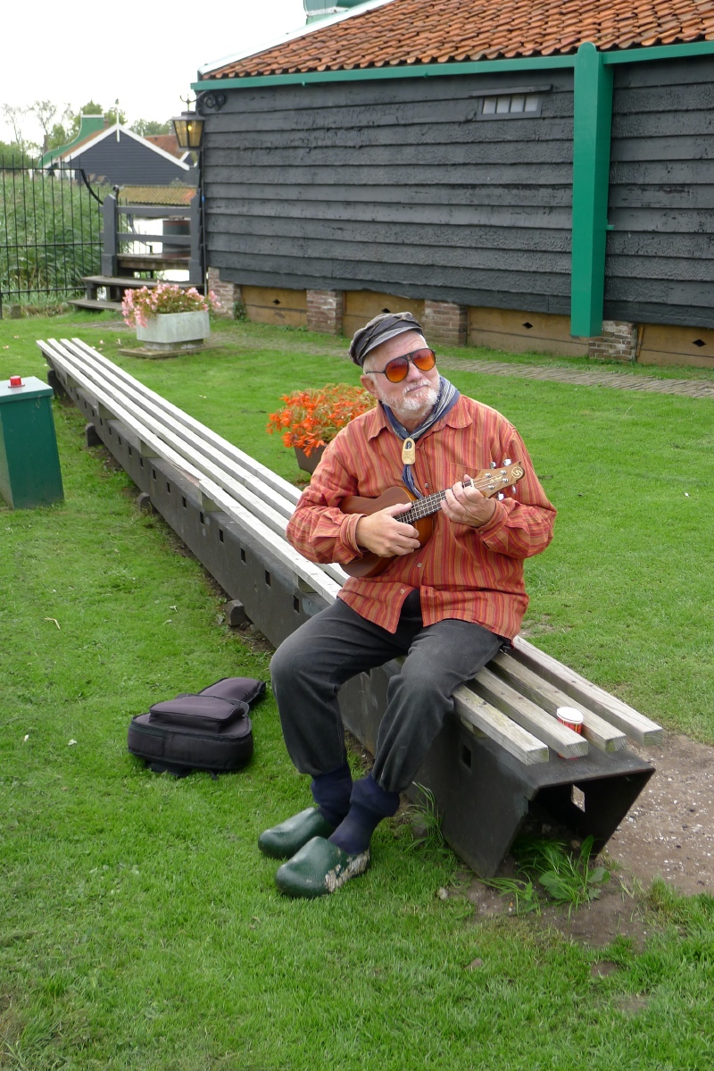 又产生了梦幻般的遐想文章的一开始,我们提到木鞋,现在荷兰人已经很少