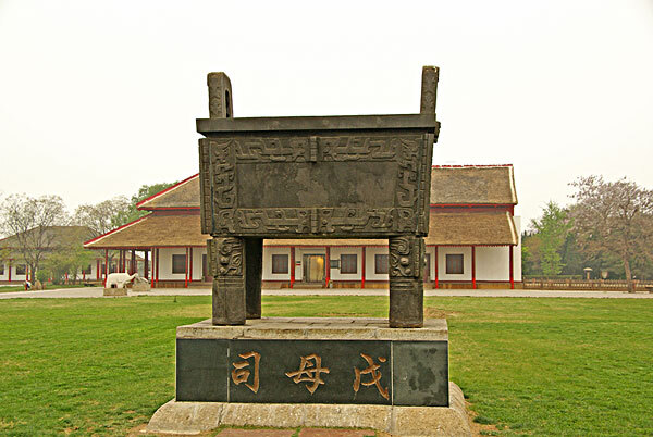 安阳是中国七大古都之一,这里也是甲骨文的故乡,有中华第一古都的美称