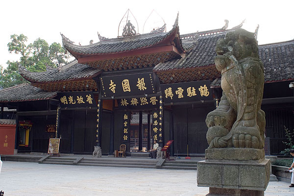 報國寺在峨眉山哪裡_為什麼報國寺比其他寺廟香火旺_報國寺的歷史