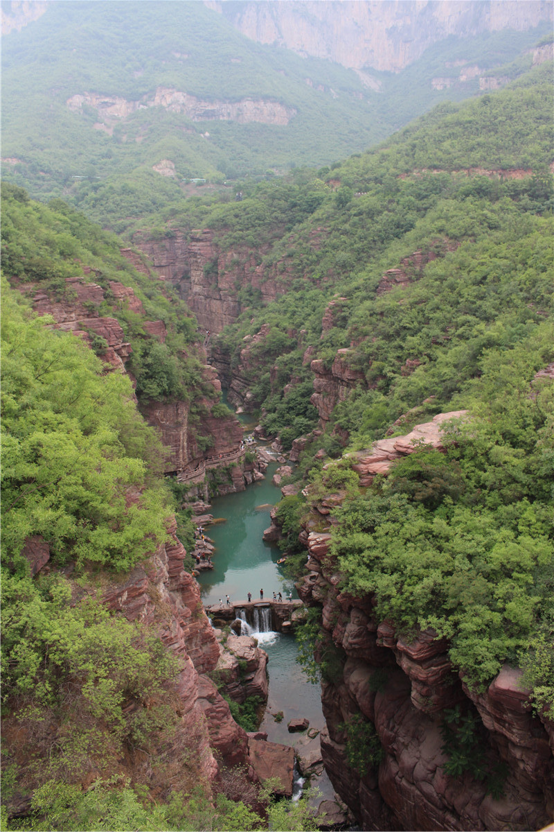 這裡依舊是群山環抱,但海拔已接近千米,而《雲臺山》入口處的海拔才幾