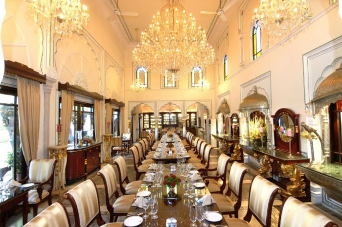 32按照英法皇室的风格设计的主餐厅swapna mahal, 提供国际佳肴,我在