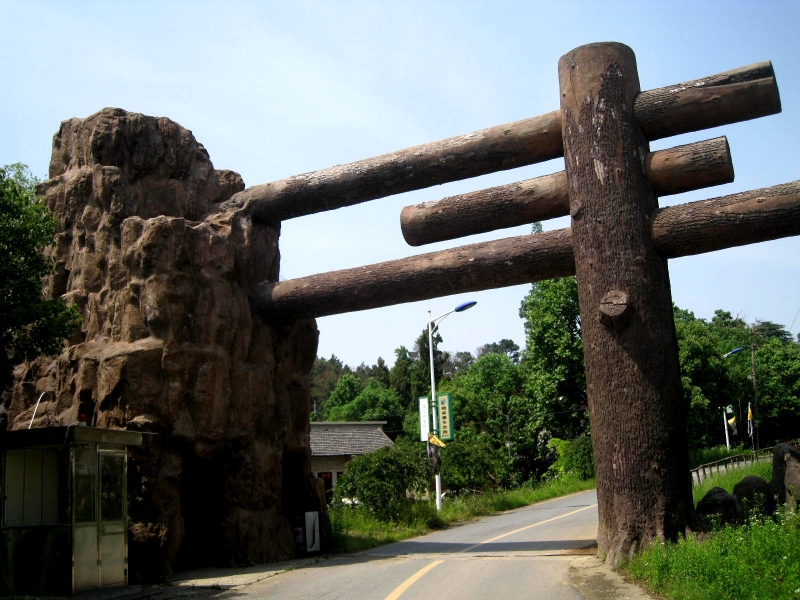 姚家寨生态旅游度假村是安徽省马鞍山市政府2007年度农业重点招商引资