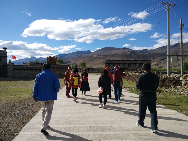 川藏稻城亚丁之旅十八做客龙古村