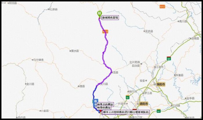 213国道很长的路段沿着岷江而建,岷江水势旺盛,两岸青山.