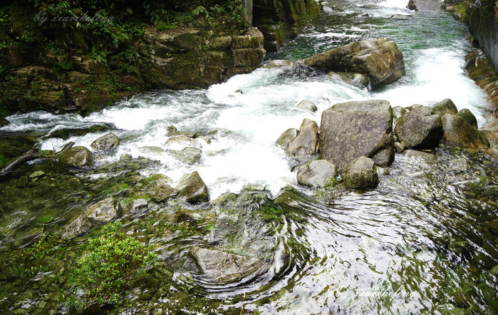 8. 平緩處泉水淙淙,輕歌曼妙