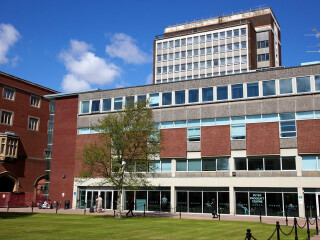 贝尔法斯特女皇大学