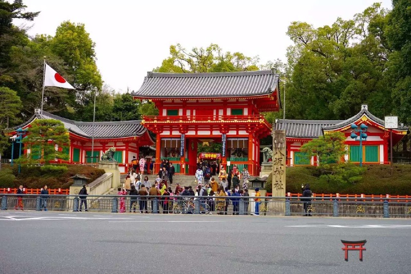 京都不愧是千寺之城,在祗园古街走着就看到好多寺庙,确实挺美的!