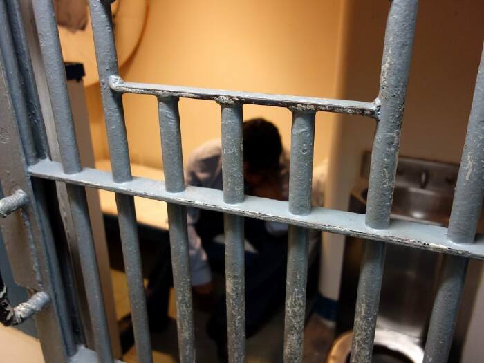 违法乱纪的士兵和军官,里面还有军事法庭给以量刑处罚,这是单人牢房