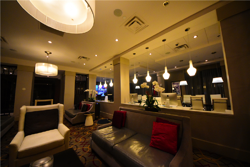 飞机到达已经是晚上,先去中餐馆吃饭.