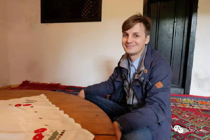 喏,就是这位波黑帅哥miran,我一到莫斯塔尔就没让我歇着!