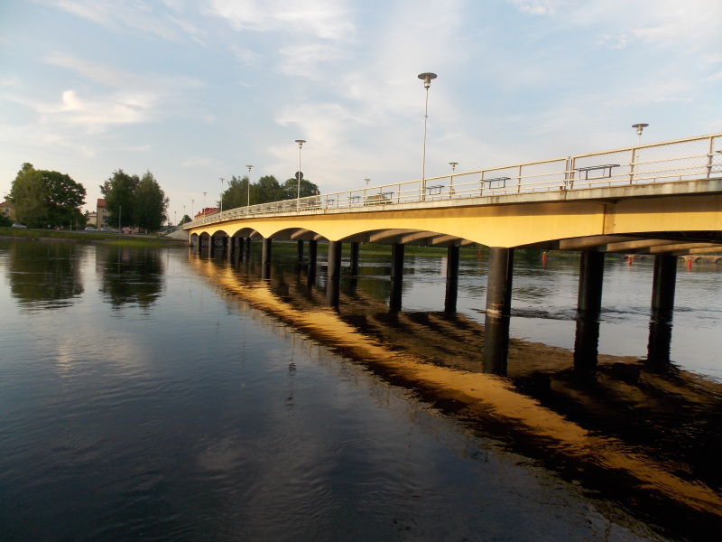 蓝天云卷 树林倒影克拉尔河发源于斯堪的纳维亚半岛中的罗根湖傍晚时