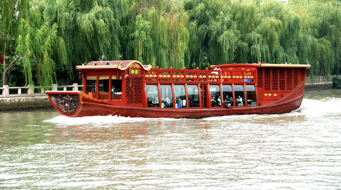 首届京杭大运河国际诗歌大会在杭州桥西历史街区正式启幕