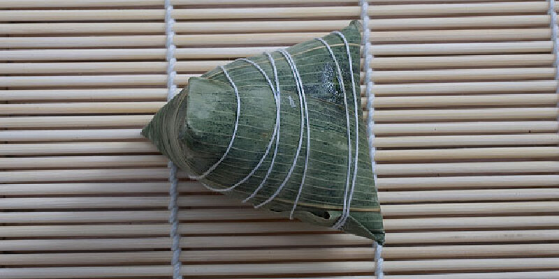 分享到推荐理由254人推荐用上等糯米以碱水浸洗,然后用黄茅叶包裹