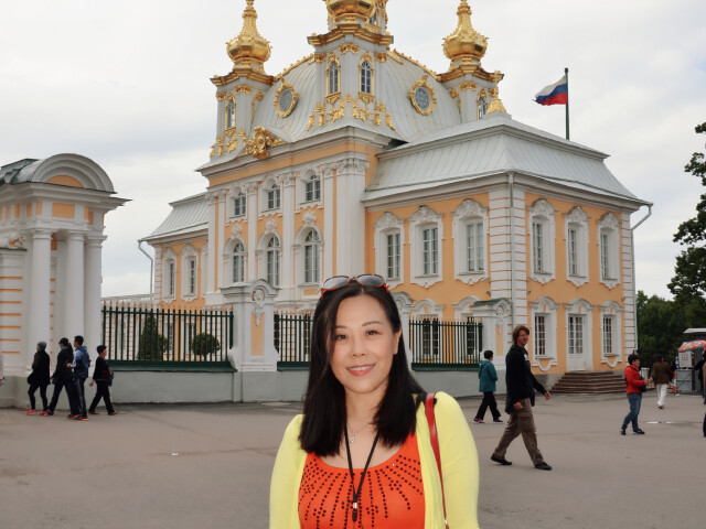 参孙双手把狮子的上下颚撑开,泉水从狮子口中冲天而出,水柱直喷22米之