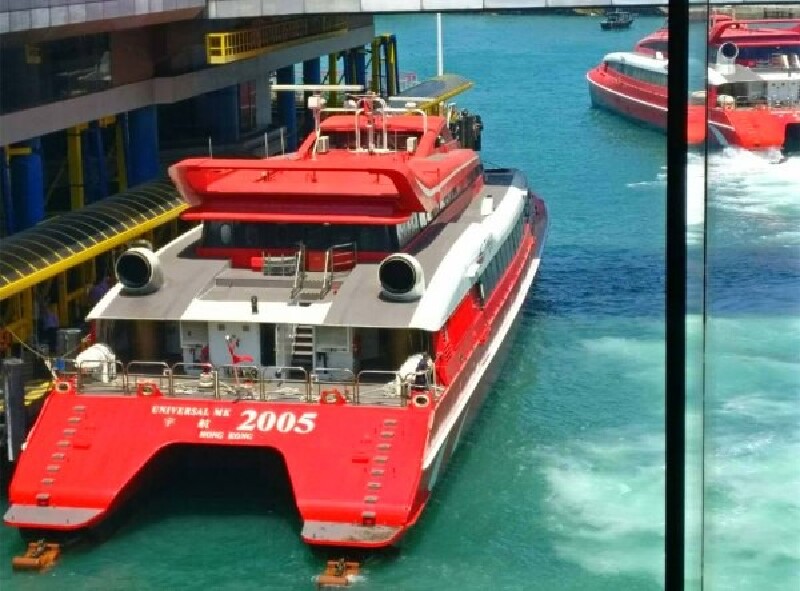 这次乘坐的是喷射飞航"turbojet",普通位票价是153港币蓝色票,豪华位