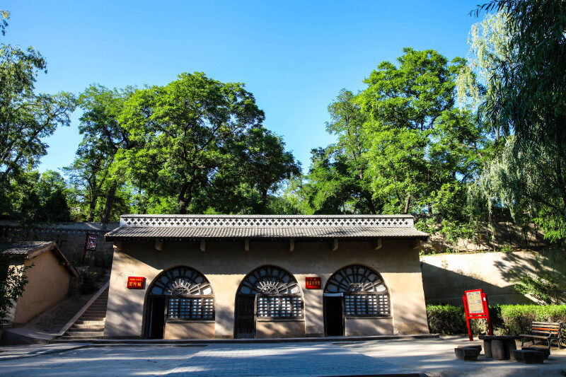 红色新延安秀色舞蹁跹全景红秀等你来