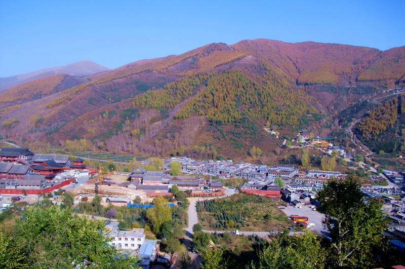 五臺山大門票168元,景區車費50元.