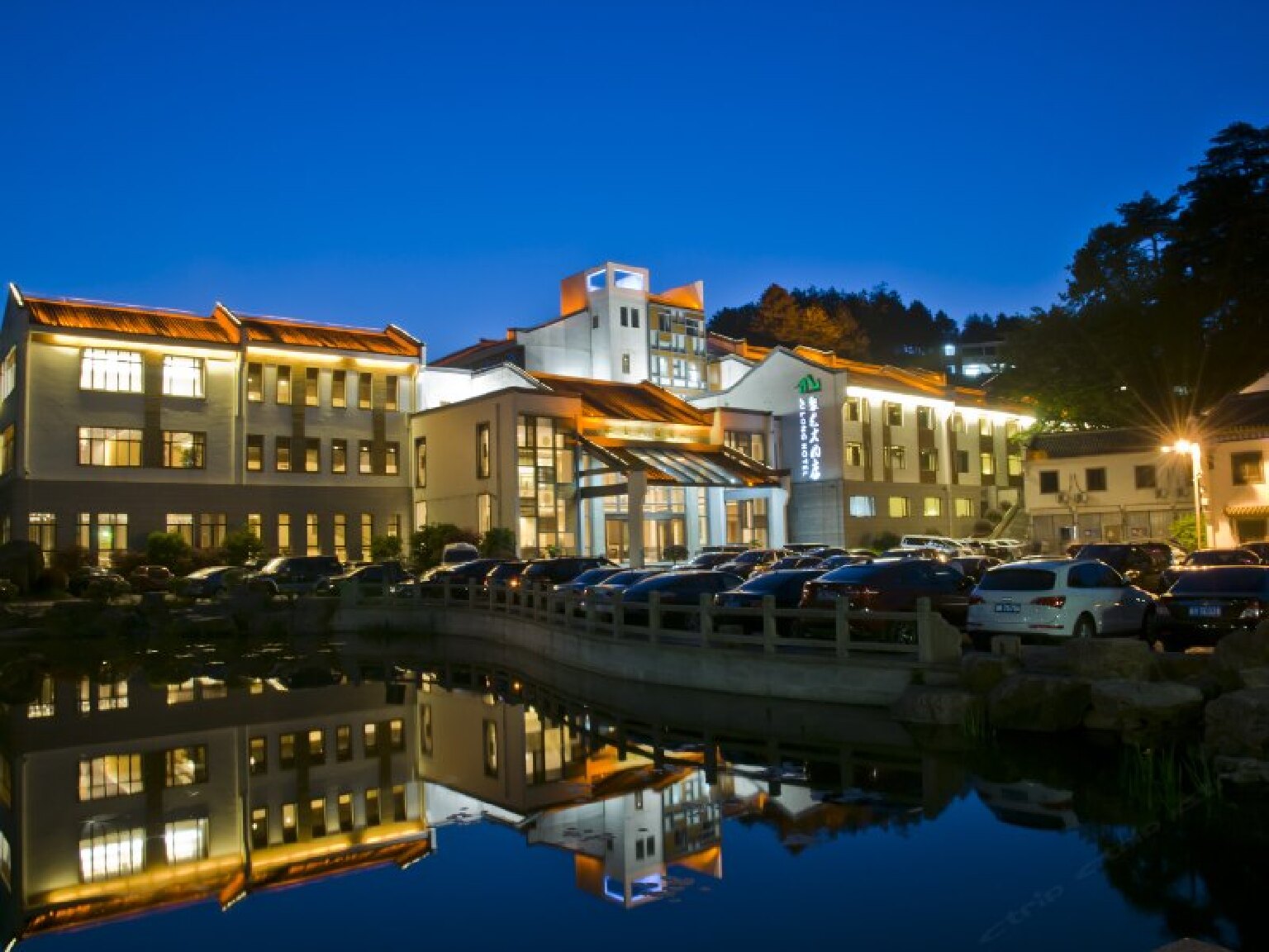  安徽池州 - 九华山自驾2日游>九华山聚龙大酒店1晚,九华山上,入住需