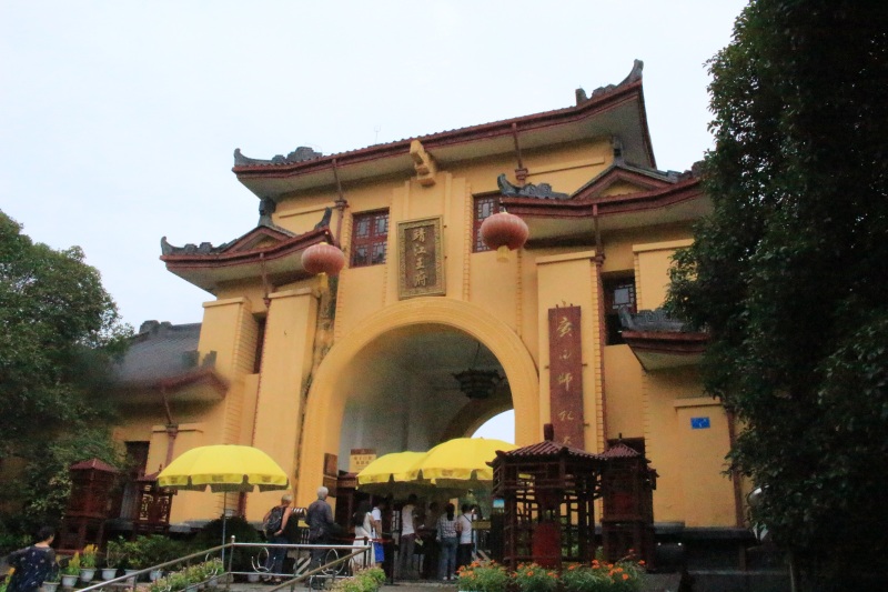 靖王府据说:"桂林山水甲天下"的字句就出自这里.